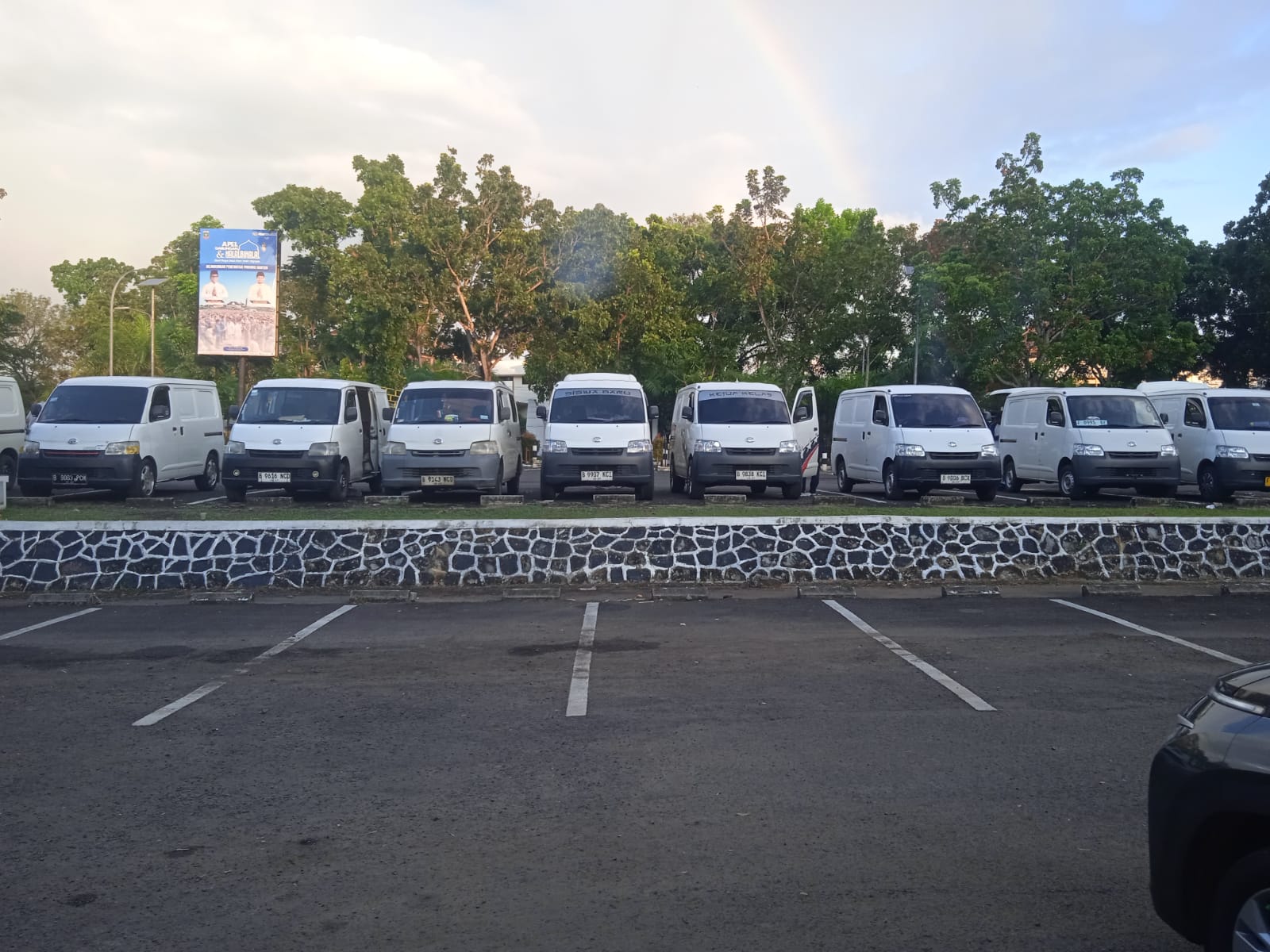 Layanan Penyewaan Kendaraan Logistik